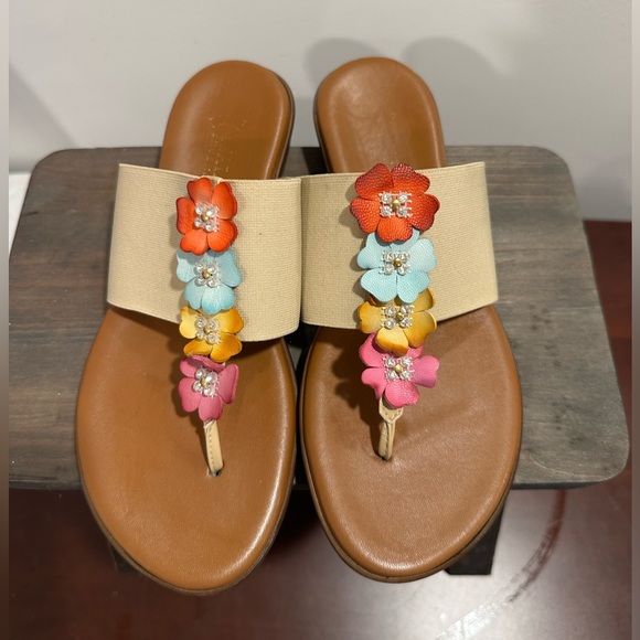 Italian Shoemakers Shoes - Italian Shoemakers Beige Floral Multicolor Leather Toe-Post Sandals, Women’s 7